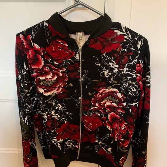 Flower jacket - Picture 1 of 3